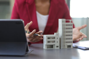 Métodos de disfarce e invasão em condomínios